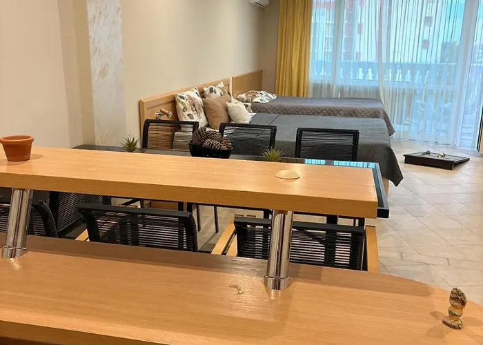 Miramar Palace 615 *