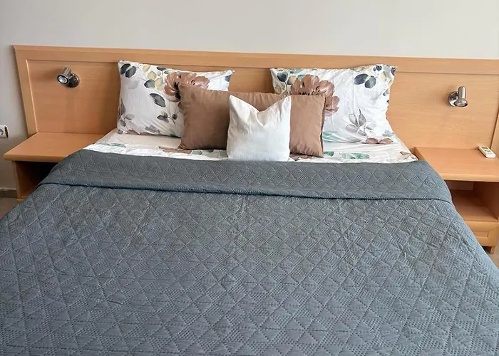 Appartement Miramar Palace 615 *